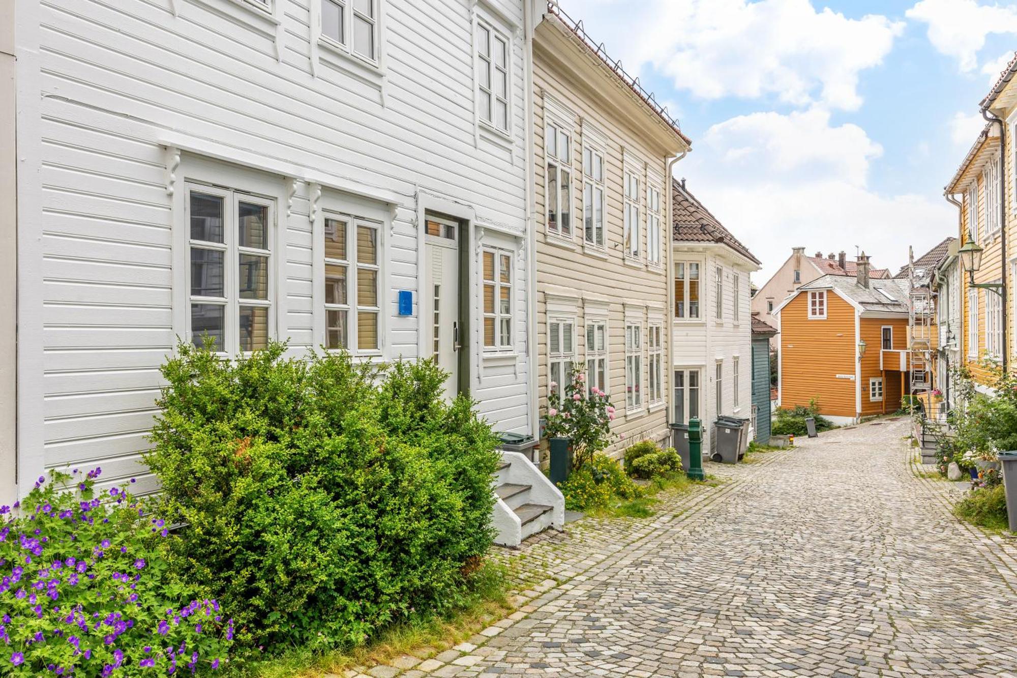View To Bryggen - Renovated Dec 24 - Historic Cobblestone Street Apartment Bergen Exterior foto